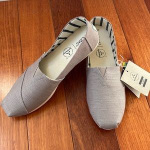 TOMS Gray “Morning Dove” Heritage Canvas NWT